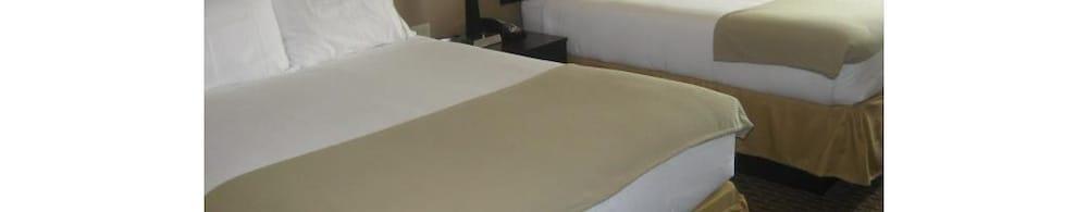 Holiday Inn Express & Suites Del Rio By Ihg Exterior foto