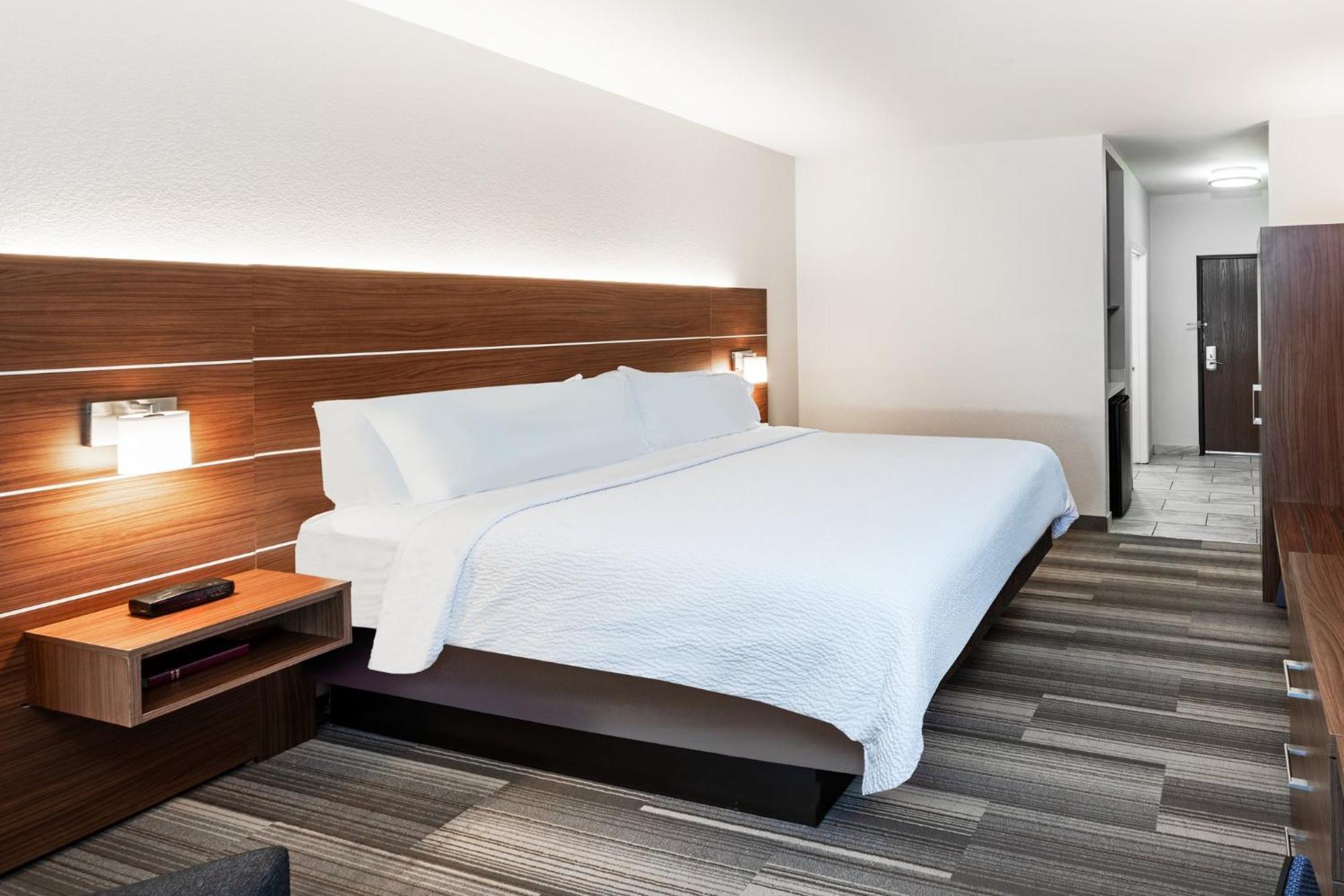 Holiday Inn Express & Suites Del Rio By Ihg Exterior foto